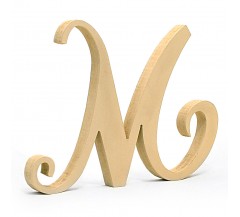 Romantikus stílusú betű - polcon álló betűdekoráció