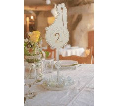 Esküvői asztalszámok - ifjú pár sziluettel
